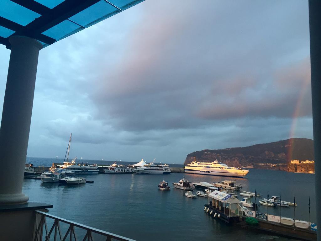 Yacht Club Capo Cervo Suites B&B Sorrento Exterior foto
