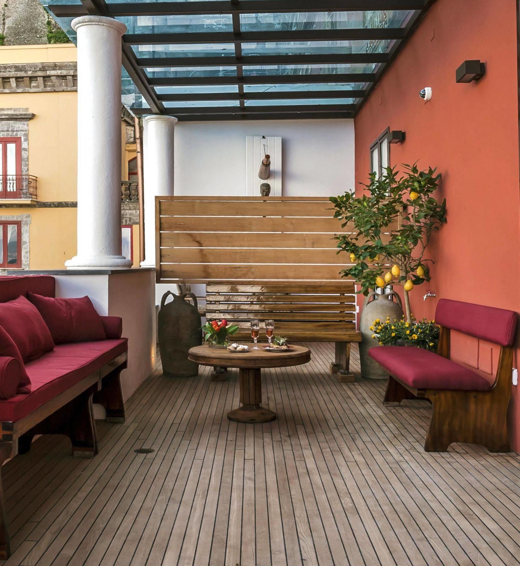 Yacht Club Capo Cervo Suites B&B Sorrento Exterior foto