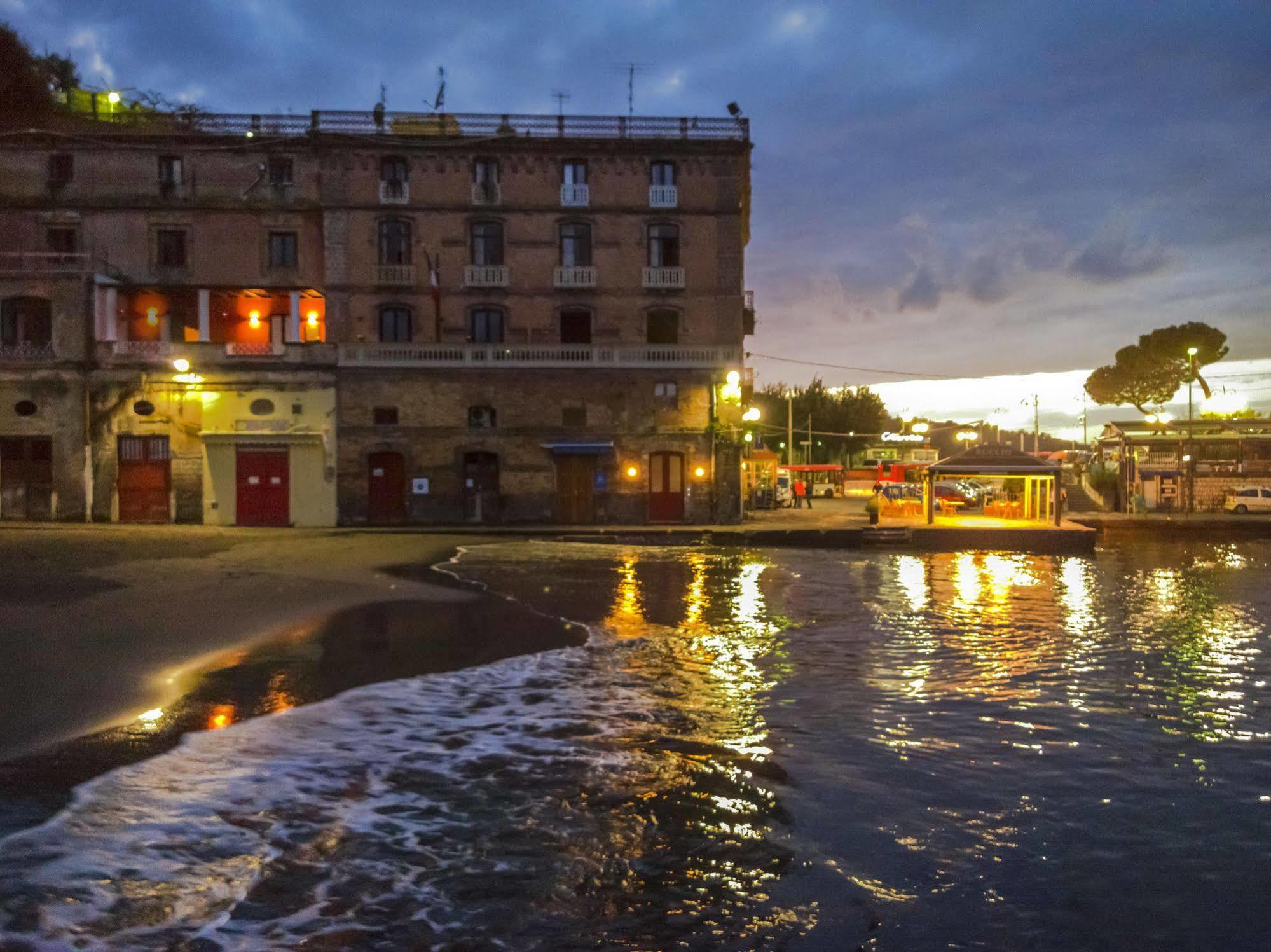 Yacht Club Capo Cervo Suites B&B Sorrento Exterior foto