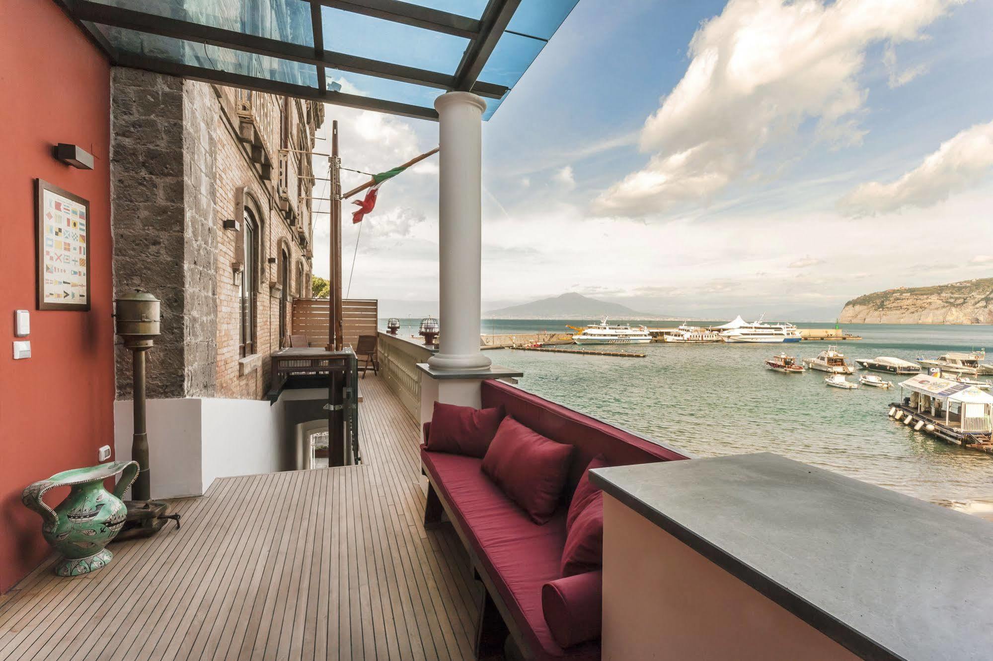 Yacht Club Capo Cervo Suites B&B Sorrento Exterior foto