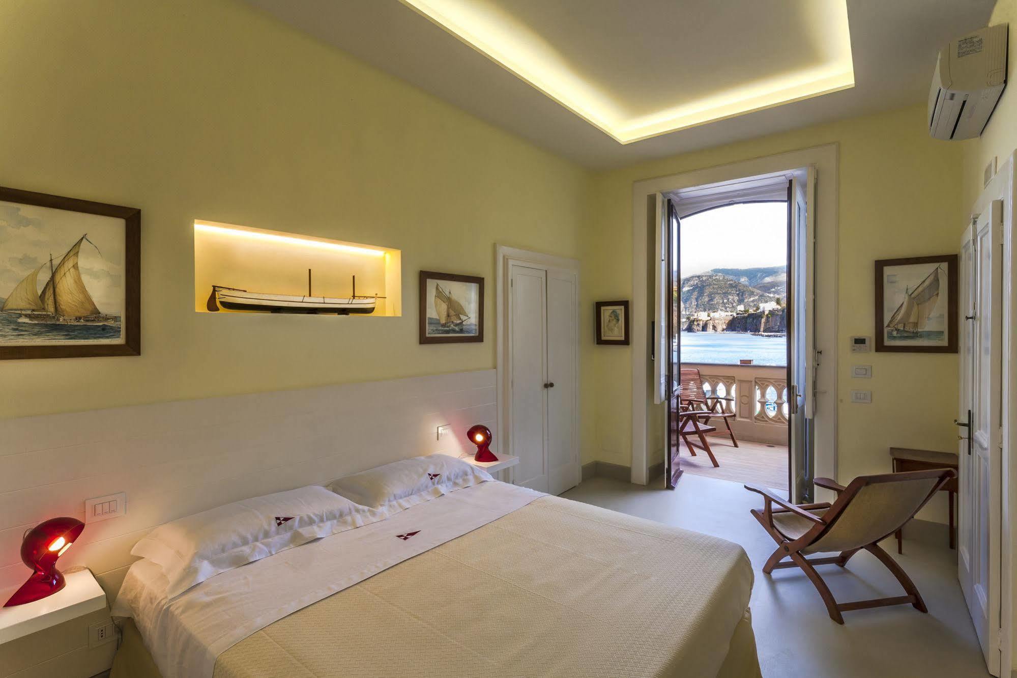 Yacht Club Capo Cervo Suites B&B Sorrento Exterior foto