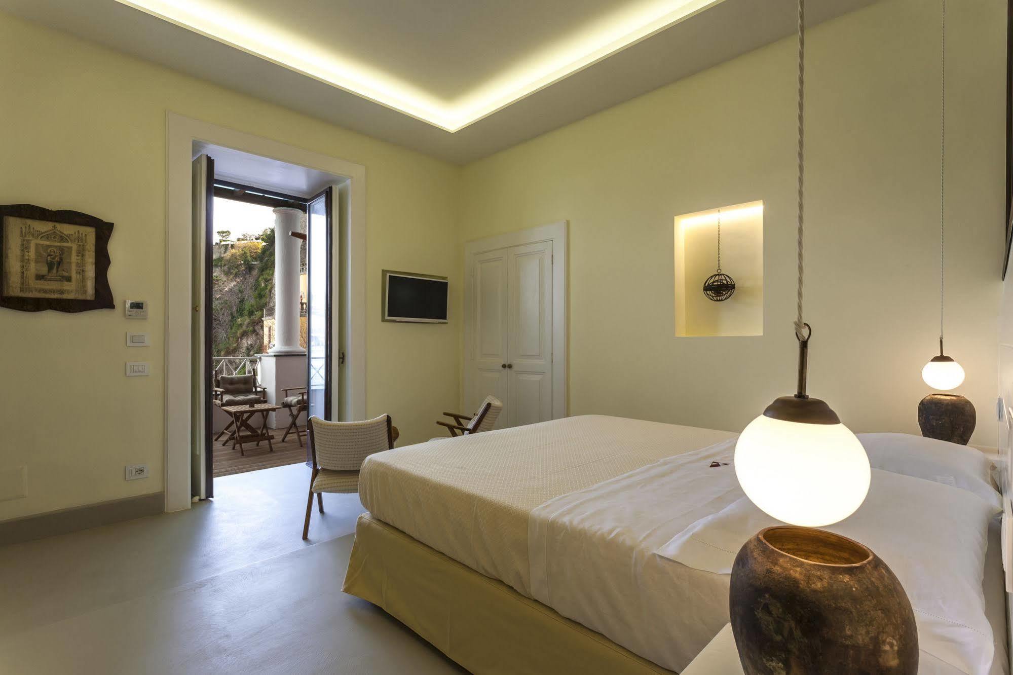 Yacht Club Capo Cervo Suites B&B Sorrento Exterior foto
